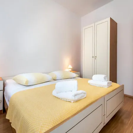 Gulin Apartment *