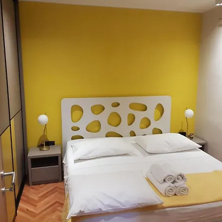 Gulin Apartment *
